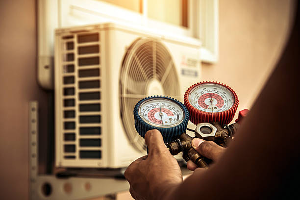 Professional Hvac technician working in Hanna City, IL